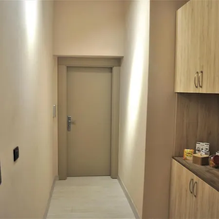 Bliri Shallvaret Apartment